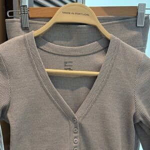 Aerie Light Gray V-Neck Top/Pants